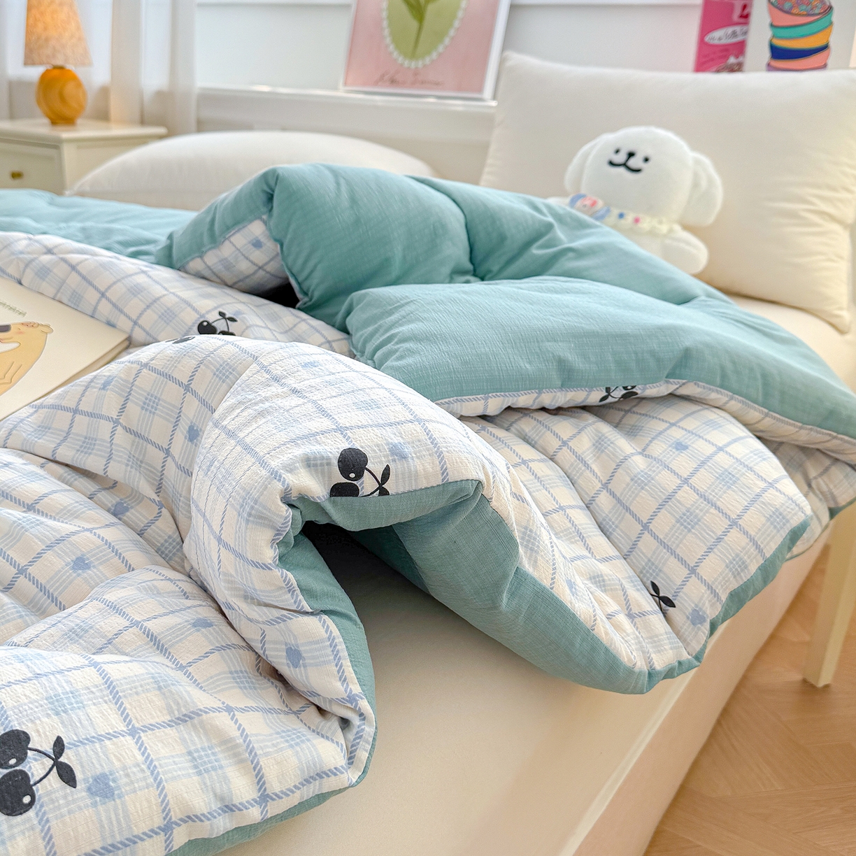 91家纺网 家纺一手货源 找家纺 桔禾家纺 2026新款云感有氧双层纱冬被抗菌被春秋被被子被芯 A类水洗双层皱皱纱冬被-格子樱桃