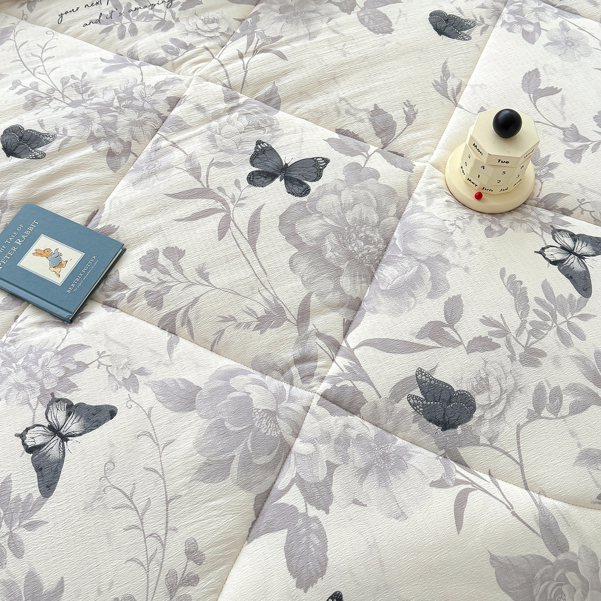 91家纺网 家纺一手货源 找家纺 桔禾家纺 2026新款云感有氧双层纱冬被抗菌被春秋被被子被芯 A类水洗双层皱皱纱冬被-回忆