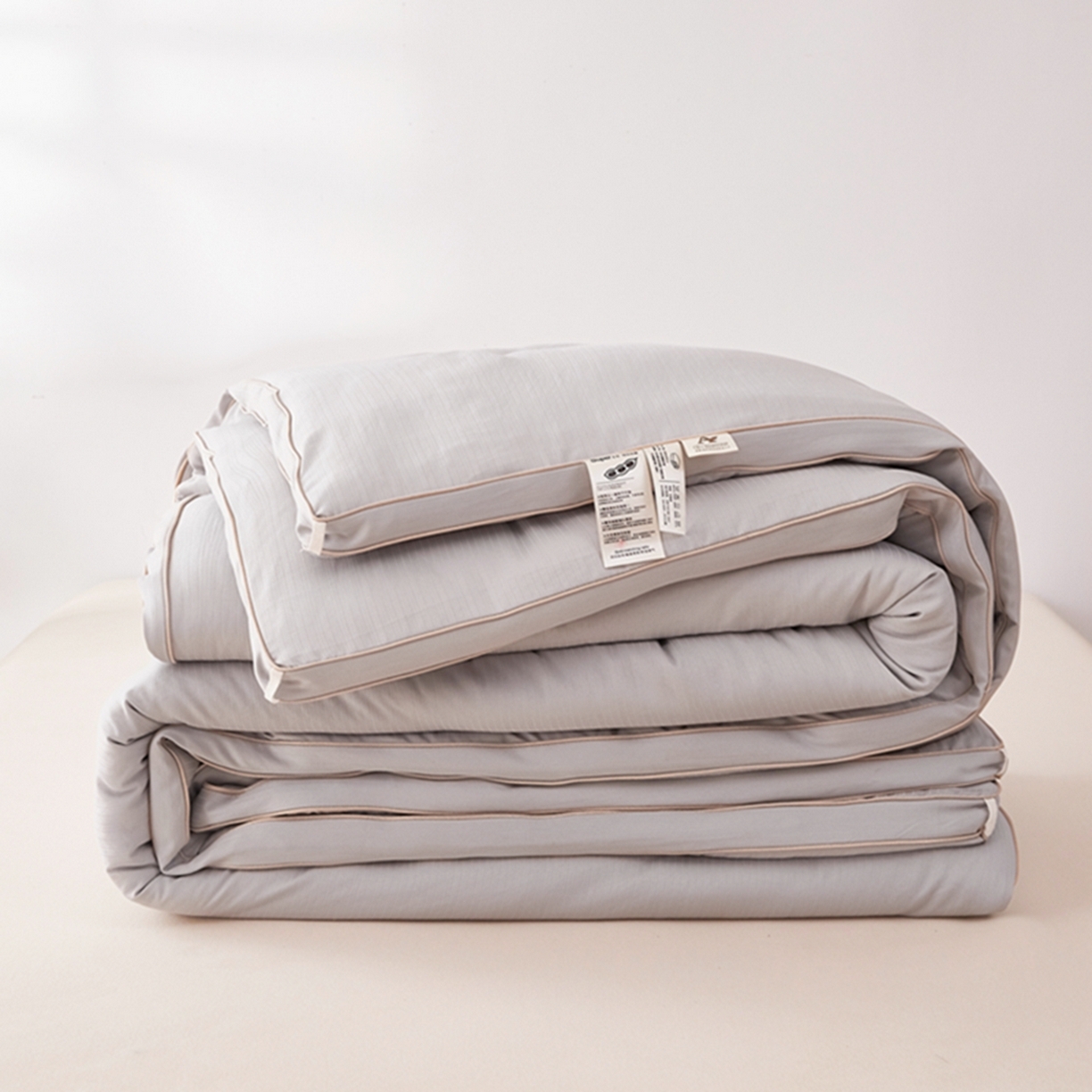 91家纺网 家纺一手货源 找家纺 晚悠家纺 2025新款A类超柔提花大豆被被子被芯 米灰