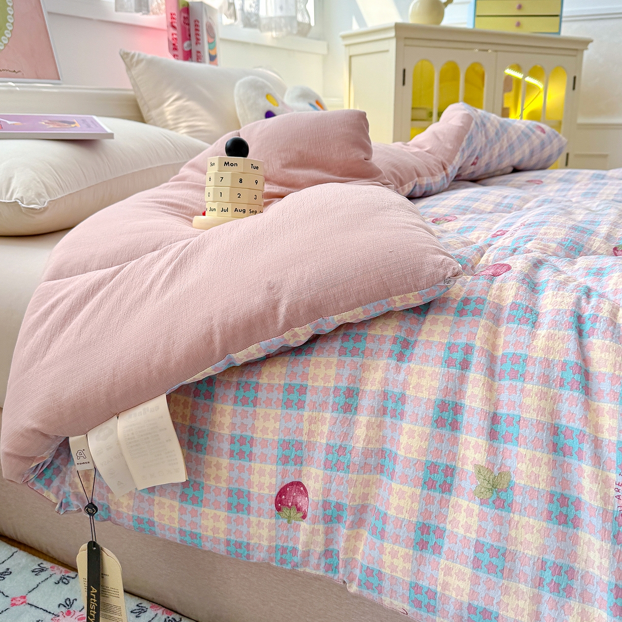 91家纺网 家纺一手货源 找家纺 桔禾家纺 2026新款云感有氧双层纱冬被抗菌被春秋被被子被芯 A类水洗双层皱皱纱冬被-零碎草莓