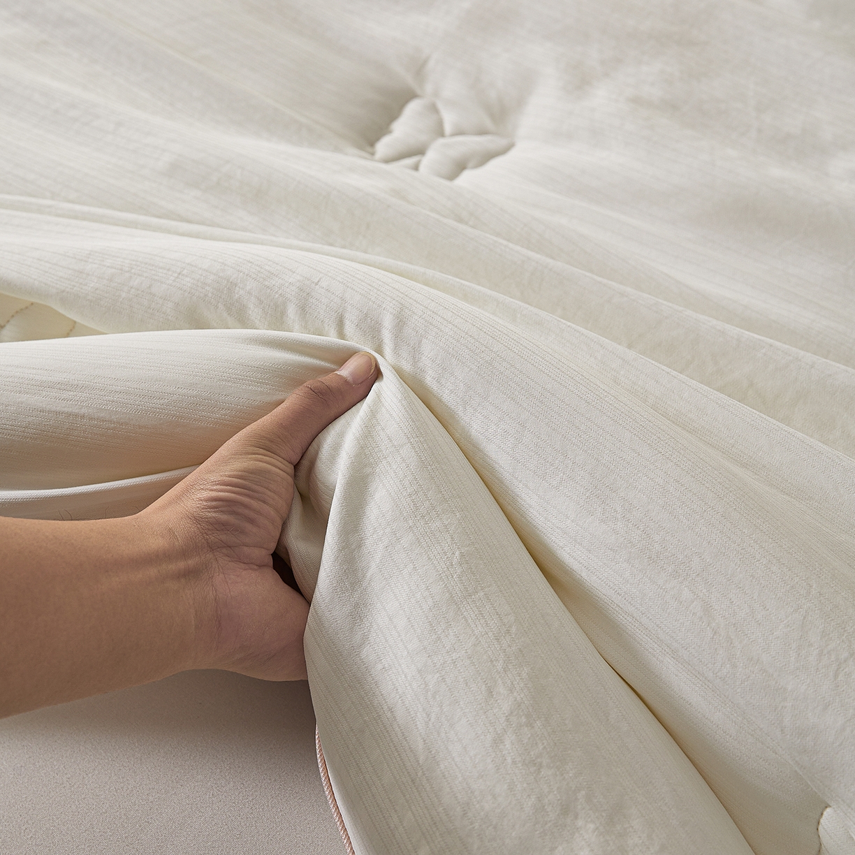 91家纺网 家纺一手货源 找家纺 晚悠家纺 2025新款A类超柔提花大豆被被子被芯 象牙白