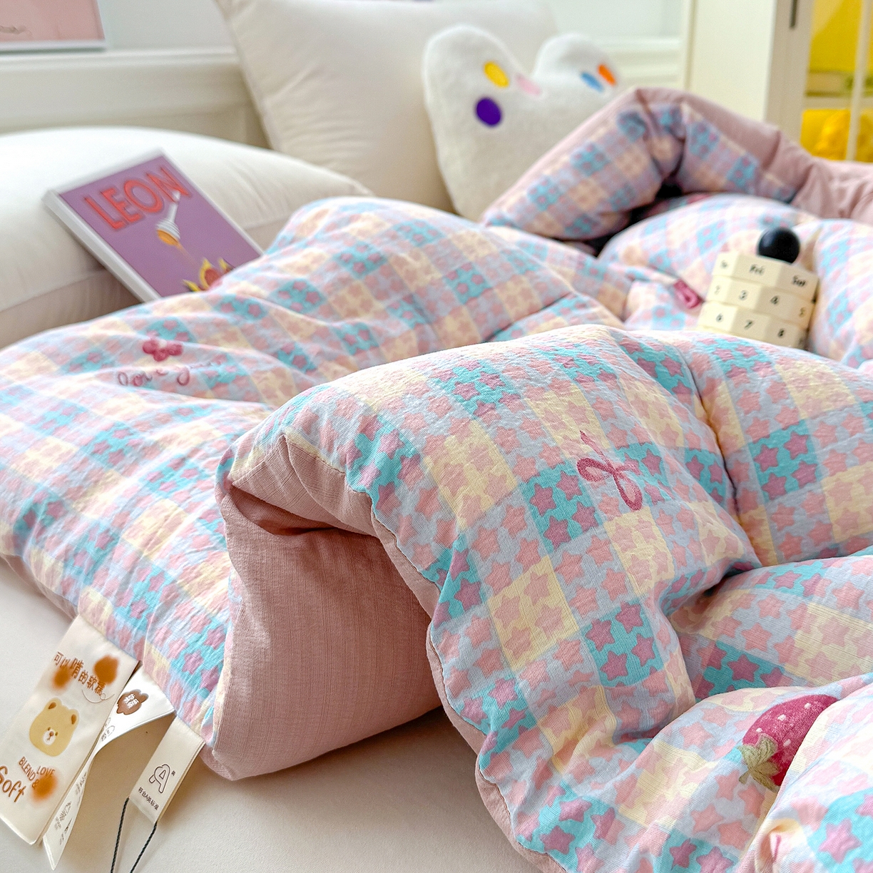 91家纺网 家纺一手货源 找家纺 桔禾家纺 2026新款云感有氧双层纱冬被抗菌被春秋被被子被芯 A类水洗双层皱皱纱冬被-零碎草莓