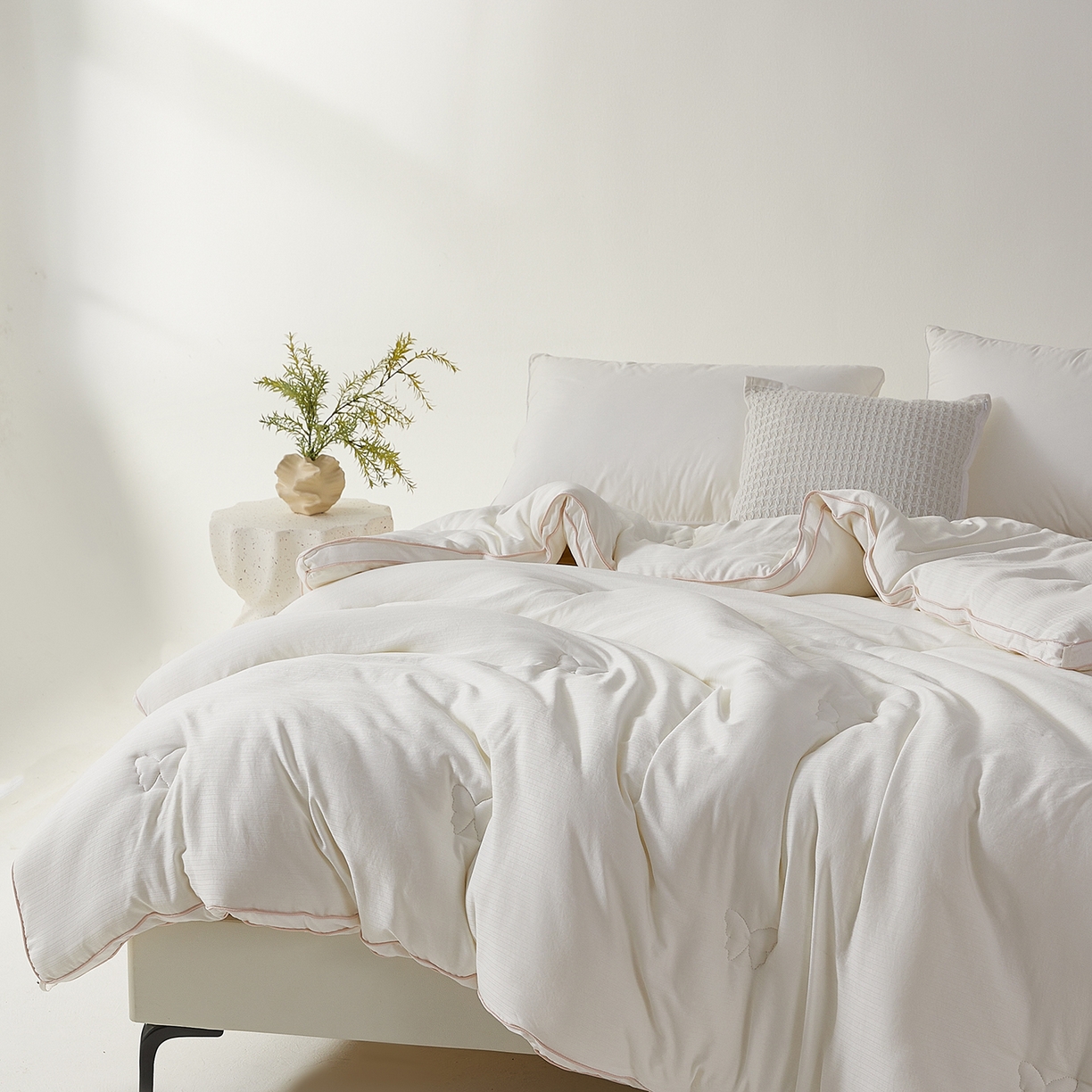 91家纺网 家纺一手货源 找家纺 晚悠家纺 2025新款A类超柔提花大豆被被子被芯 象牙白