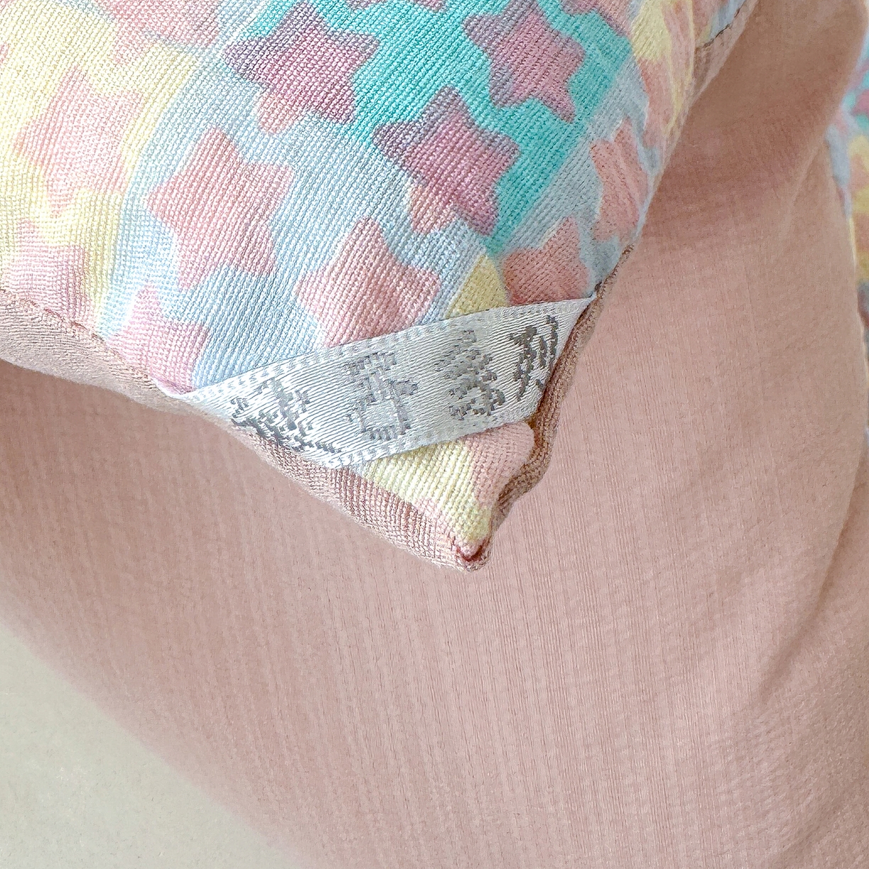 91家纺网 家纺一手货源 找家纺 桔禾家纺 2026新款云感有氧双层纱冬被抗菌被春秋被被子被芯 A类水洗双层皱皱纱冬被-零碎草莓