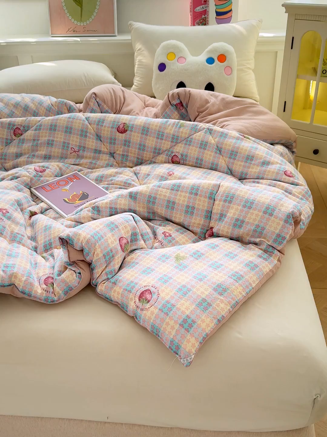 91家纺网 家纺一手货源 找家纺 桔禾家纺 2026新款云感有氧双层纱冬被抗菌被春秋被被子被芯 A类水洗双层皱皱纱冬被-零碎草莓