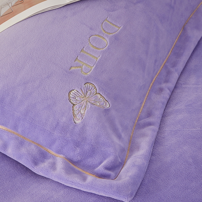 91家纺网 家纺一手货源 找家纺 （总）程百万家纺 2025新款铂金绒夹棉刺绣床裙套件