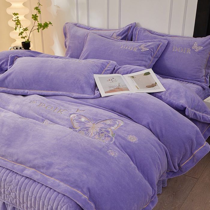 91家纺网 家纺一手货源 找家纺 （总）程百万家纺 2025新款铂金绒夹棉刺绣床裙套件