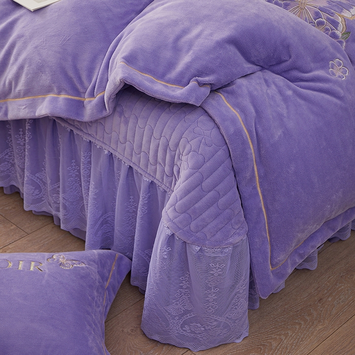 91家纺网 家纺一手货源 找家纺 （总）程百万家纺 2025新款铂金绒夹棉刺绣床裙套件