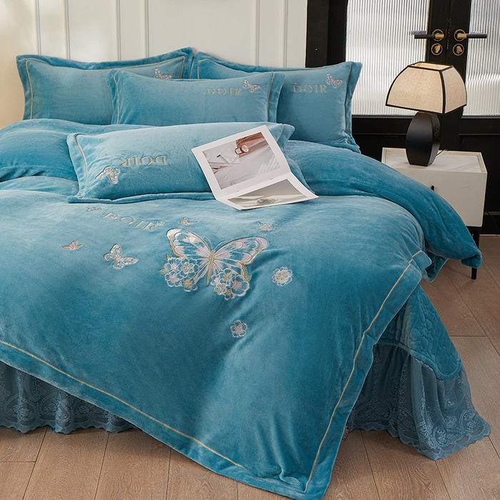 91家纺网 家纺一手货源 找家纺 （总）程百万家纺 2025新款铂金绒夹棉刺绣床裙套件