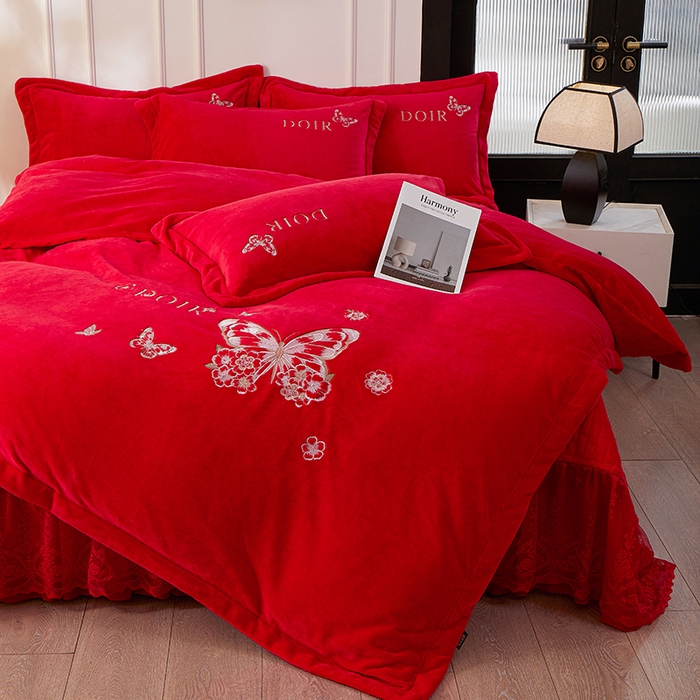 91家纺网 家纺一手货源 找家纺 （总）程百万家纺 2025新款铂金绒夹棉刺绣床裙套件