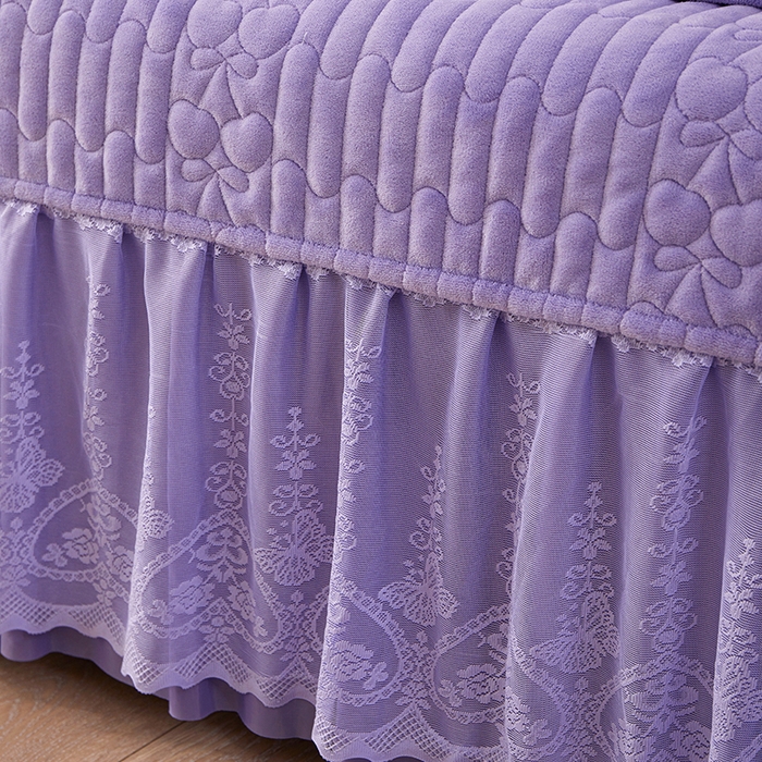 91家纺网 家纺一手货源 找家纺 程百万家纺 2025新款铂金绒夹棉刺绣床裙套件 紫色