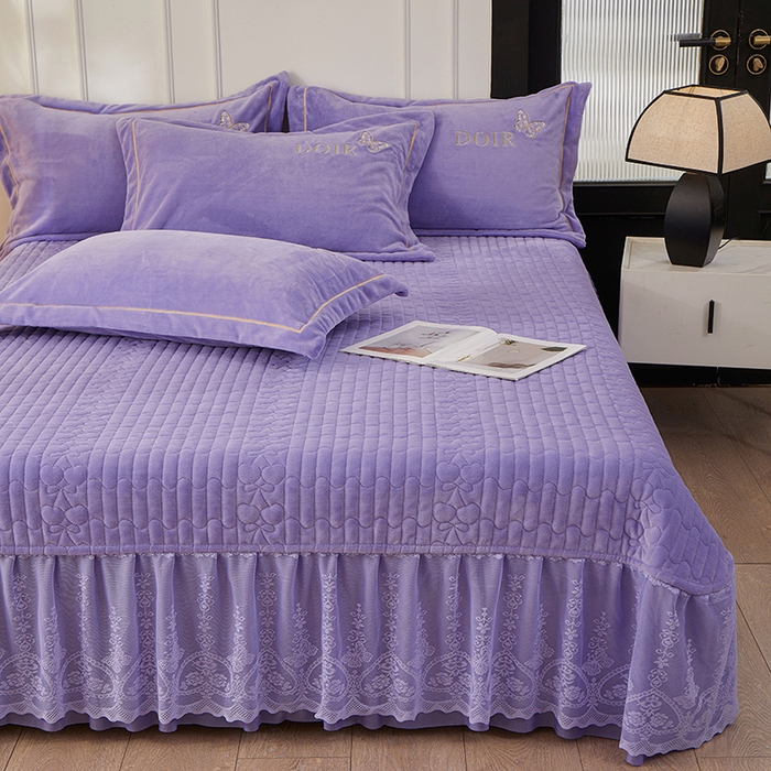 91家纺网 家纺一手货源 找家纺 程百万家纺 2025新款铂金绒夹棉刺绣床裙套件 紫色