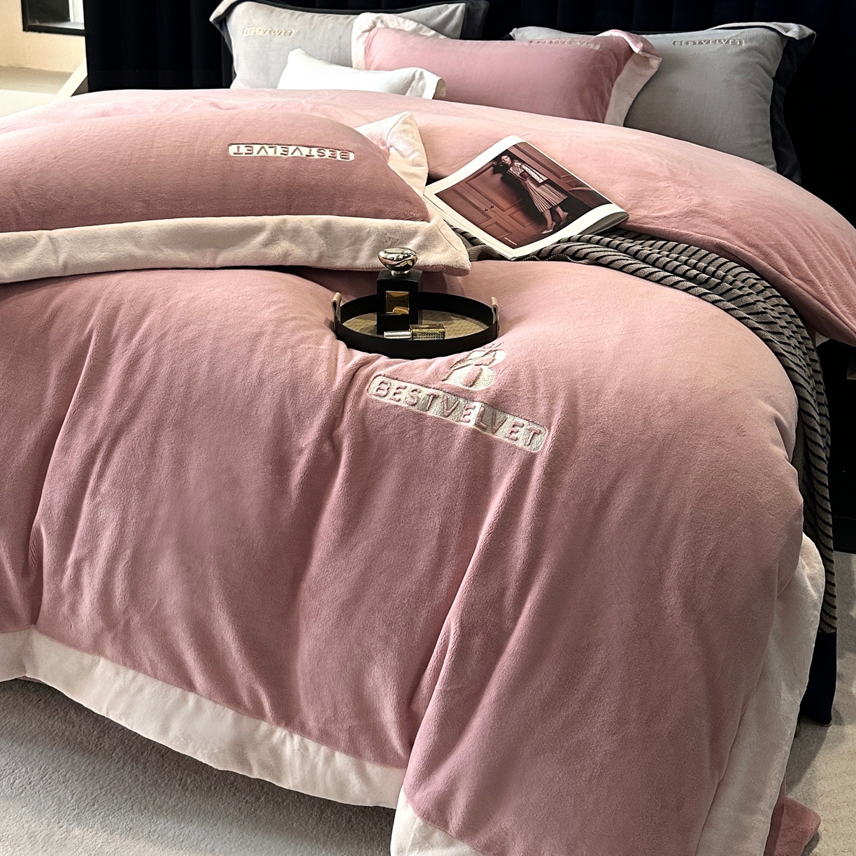 91家纺网 家纺一手货源 找家纺 （总）南泉坊 2025新款230克全消光牛奶绒刺绣四件套