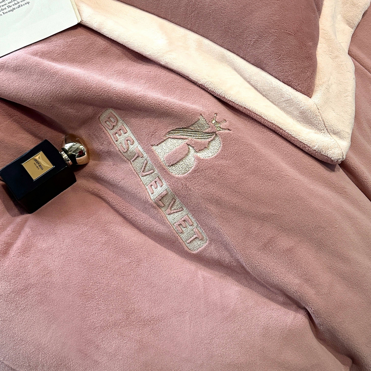 91家纺网 家纺一手货源 找家纺 （总）南泉坊 2025新款230克全消光牛奶绒刺绣四件套