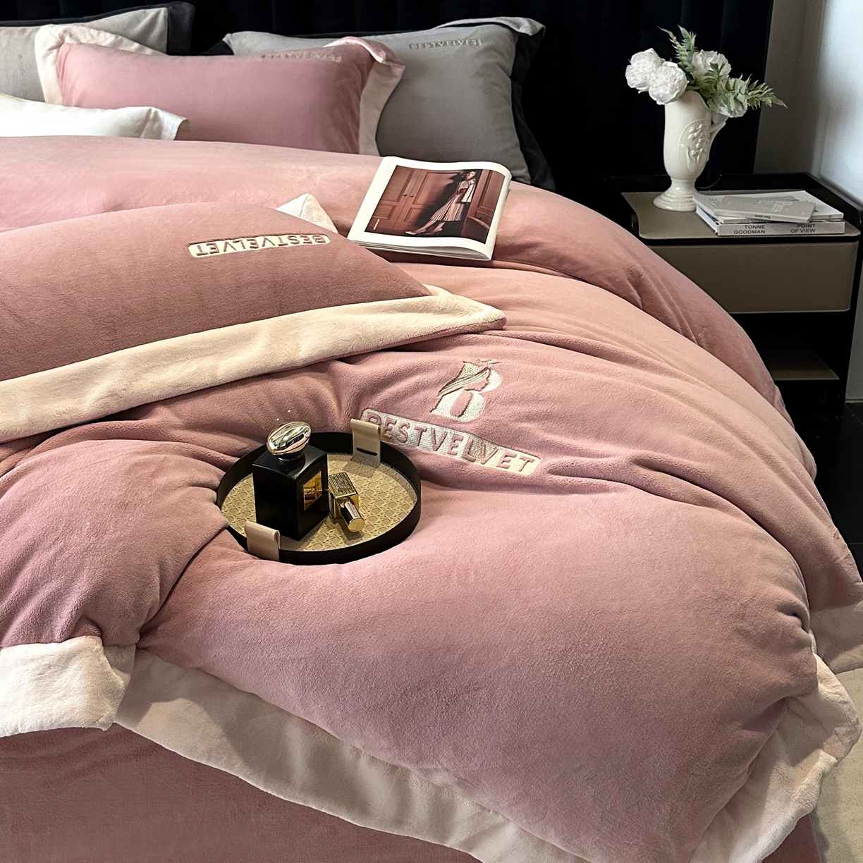 91家纺网 家纺一手货源 找家纺 （总）南泉坊 2025新款230克全消光牛奶绒刺绣四件套