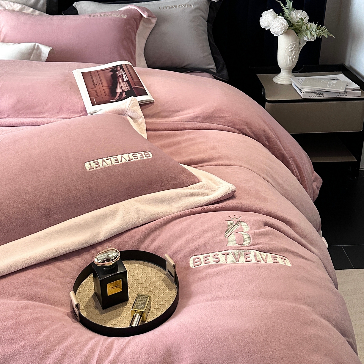 91家纺网 家纺一手货源 找家纺 （总）南泉坊 2025新款230克全消光牛奶绒刺绣四件套