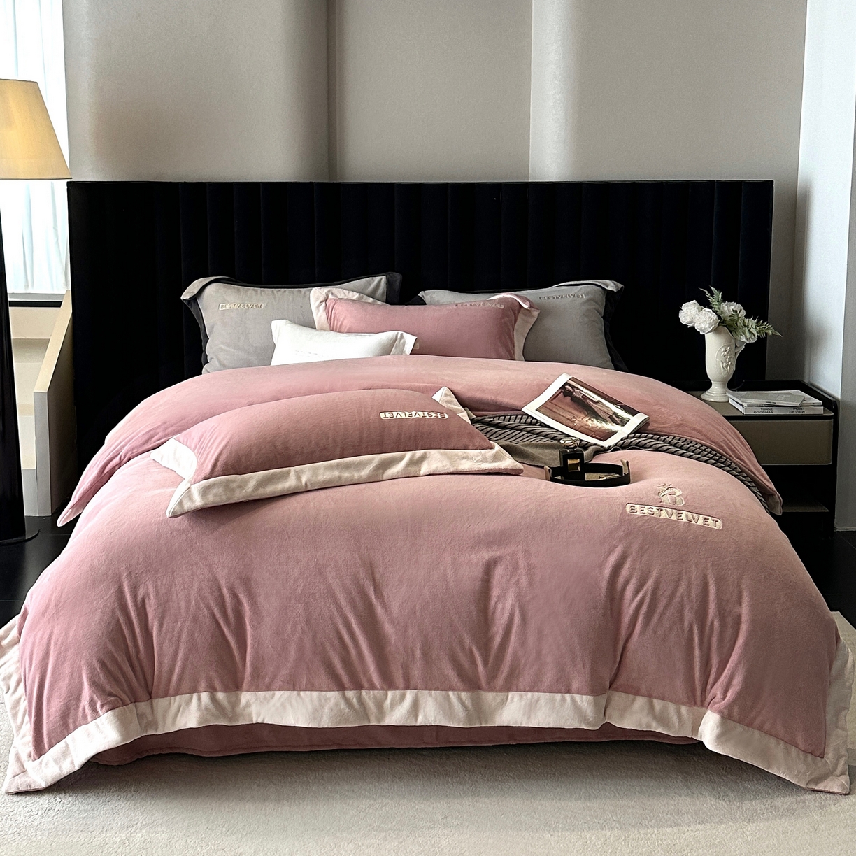 91家纺网 家纺一手货源 找家纺 南泉坊 2025新款230克全消光牛奶绒刺绣四件套 墨尔本-豆沙