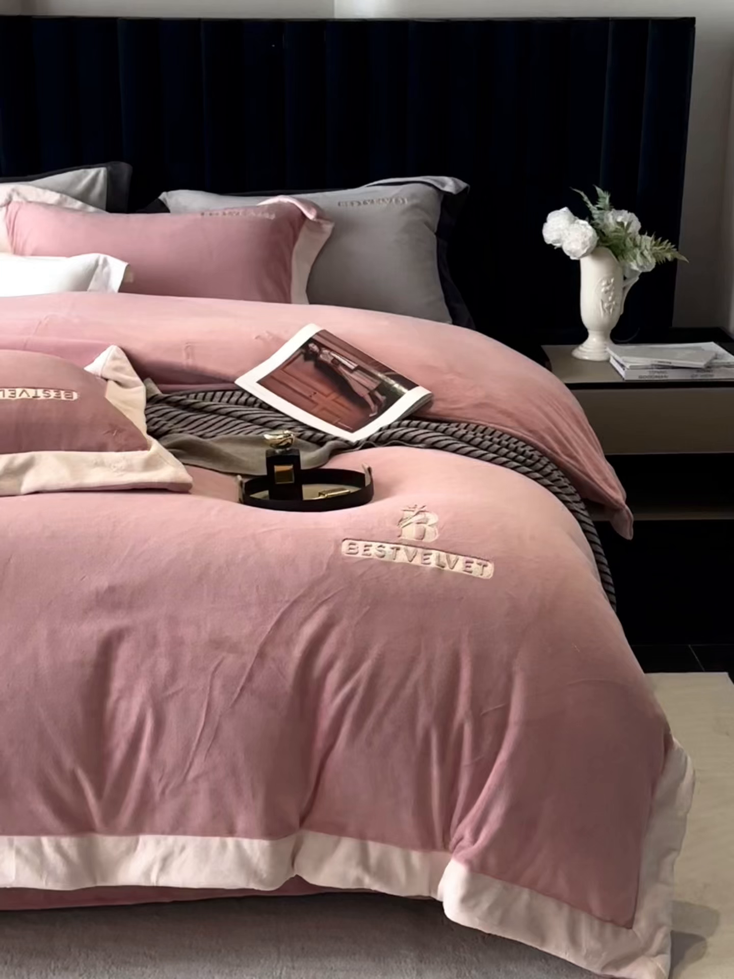 91家纺网 家纺一手货源 找家纺 南泉坊 2025新款230克全消光牛奶绒刺绣四件套 墨尔本-豆沙