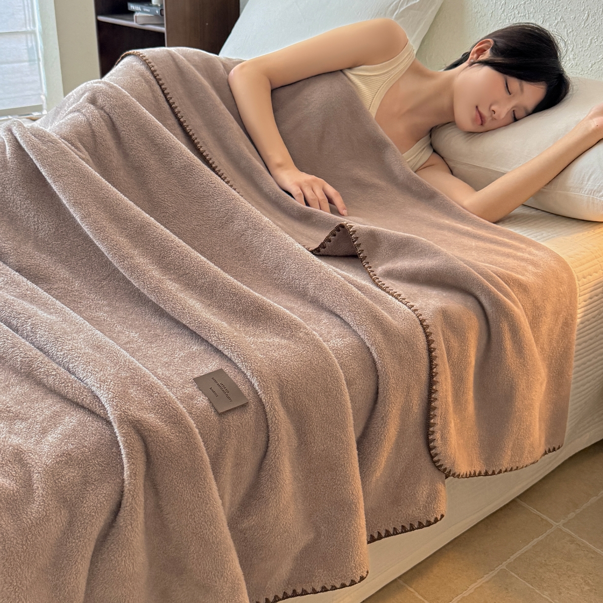 91家纺网 家纺一手货源 找家纺 金喜 2025新款双面仿羊绒多功能毯毛毯盖毯 美拉德