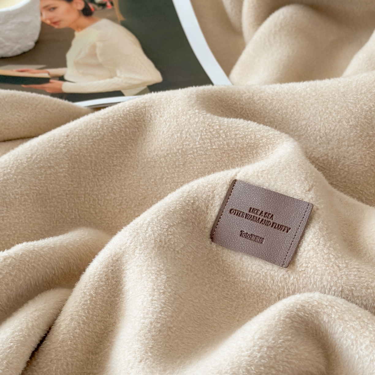 91家纺网 家纺一手货源 找家纺 金喜 2025新款双面仿羊绒多功能毯毛毯盖毯 摩卡