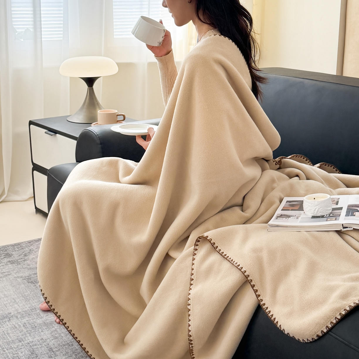 91家纺网 家纺一手货源 找家纺 金喜 2025新款双面仿羊绒多功能毯毛毯盖毯 摩卡
