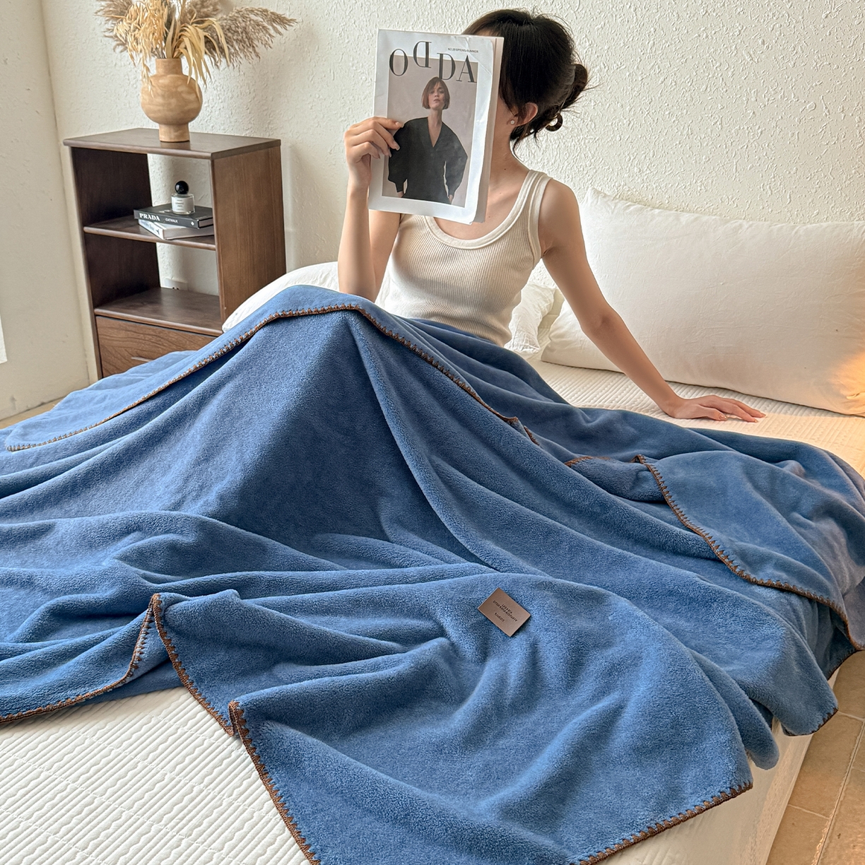 91家纺网 家纺一手货源 找家纺 金喜 2025新款双面仿羊绒多功能毯毛毯盖毯 蓝宝石