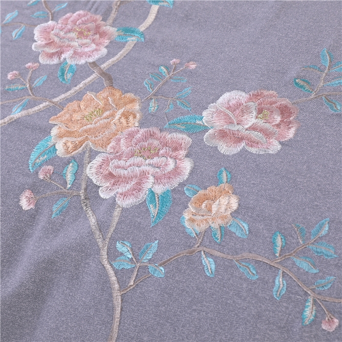 91家纺网 家纺一手货源 找家纺 浩情国际婚庆供货中心 2026新款秋冬60S高端全棉刺绣磨毛系列 花开满庭-气质灰
