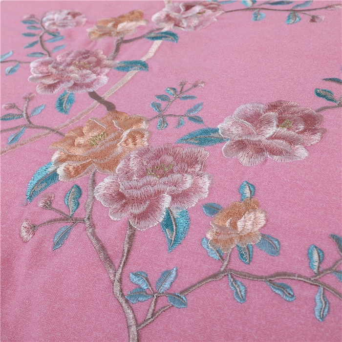 91家纺网 家纺一手货源 找家纺 浩情国际婚庆供货中心 2026新款秋冬60S高端全棉刺绣磨毛系列 花开满庭-樱花粉