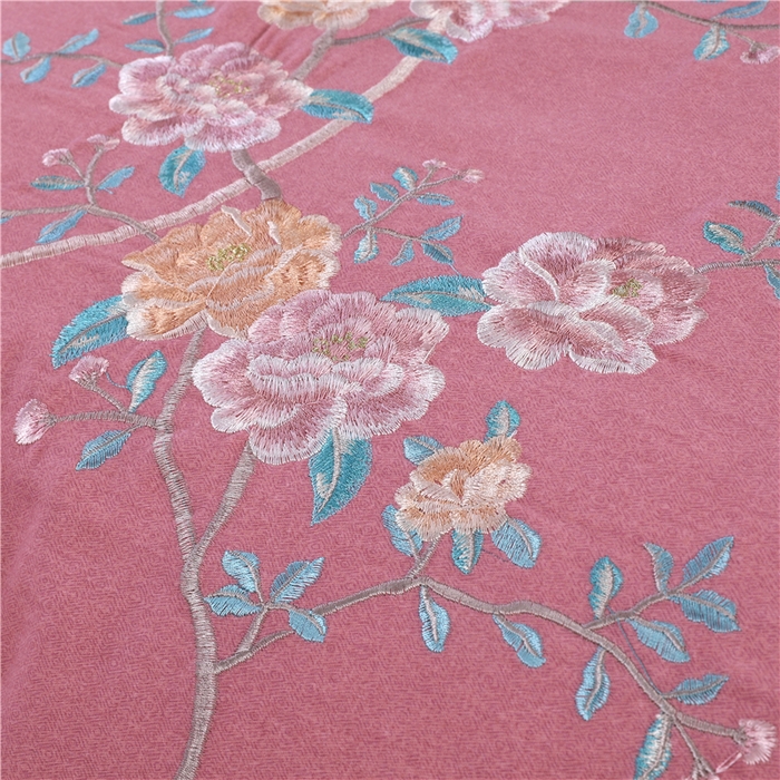 91家纺网 家纺一手货源 找家纺 浩情国际婚庆供货中心 2026新款秋冬60S高端全棉刺绣磨毛系列 花开满庭-粉豆沙