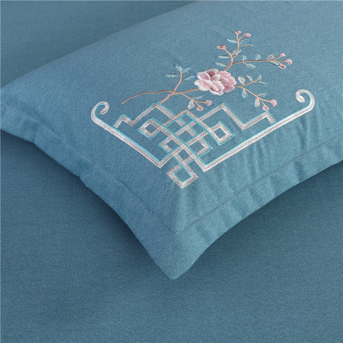 91家纺网 家纺一手货源 找家纺 浩情国际婚庆供货中心 2026新款秋冬60S高端全棉刺绣磨毛系列 花开满庭-蓝灰