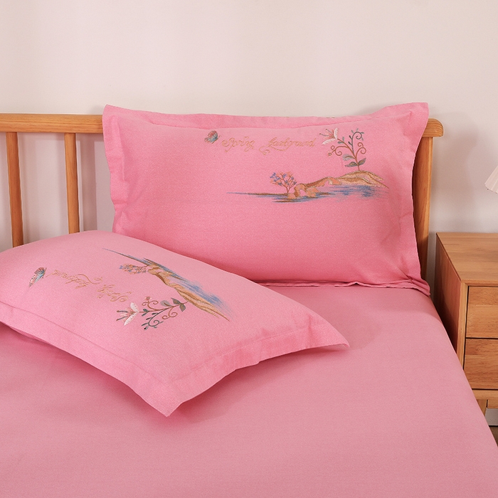 91家纺网 家纺一手货源 找家纺 浩情国际婚庆供货中心 2026新款秋冬60S高端全棉刺绣磨毛系列 翩翩蝶影-公主粉