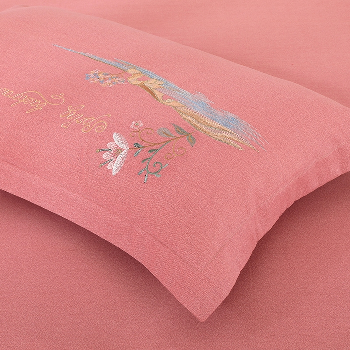 91家纺网 家纺一手货源 找家纺 浩情国际婚庆供货中心 2026新款秋冬60S高端全棉刺绣磨毛系列 翩翩蝶影-粉豆沙