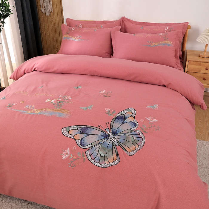 91家纺网 家纺一手货源 找家纺 浩情国际婚庆供货中心 2026新款秋冬60S高端全棉刺绣磨毛系列 翩翩蝶影-粉豆沙