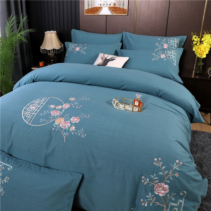 91家纺网 家纺一手货源 找家纺 浩情国际婚庆供货中心 2026新款秋冬60S高端全棉刺绣磨毛系列 花开满庭-蓝灰