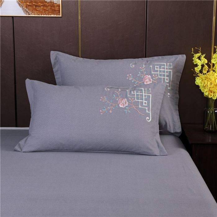 91家纺网 家纺一手货源 找家纺 浩情国际婚庆供货中心 2026新款秋冬60S高端全棉刺绣磨毛系列 花开满庭-气质灰