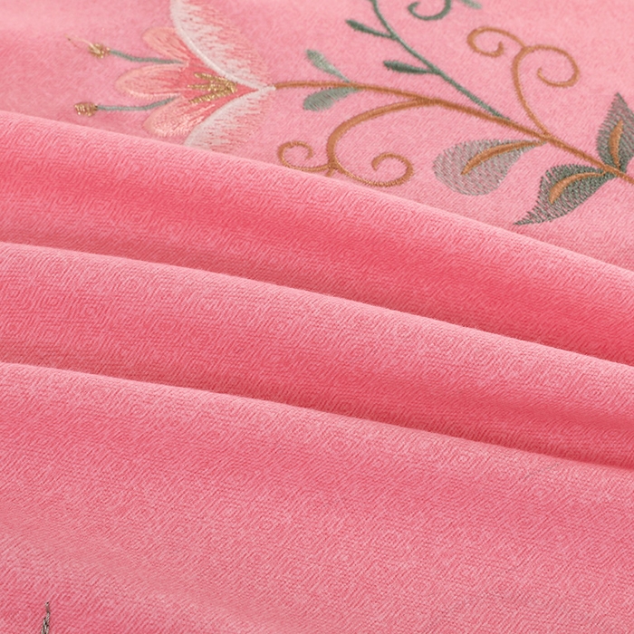 91家纺网 家纺一手货源 找家纺 浩情国际婚庆供货中心 2026新款秋冬60S高端全棉刺绣磨毛系列 翩翩蝶影-公主粉