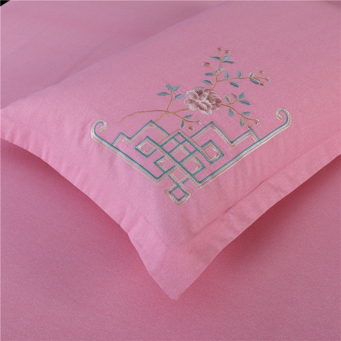 91家纺网 家纺一手货源 找家纺 浩情国际婚庆供货中心 2026新款秋冬60S高端全棉刺绣磨毛系列 花开满庭-樱花粉