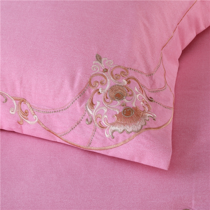 91家纺网 家纺一手货源 找家纺 浩情国际婚庆供货中心 2026新款秋冬60S高端全棉刺绣磨毛系列 斯威特-樱花粉