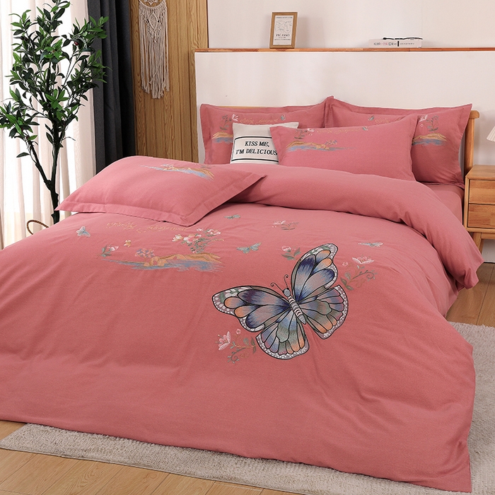 91家纺网 家纺一手货源 找家纺 浩情国际婚庆供货中心 2026新款秋冬60S高端全棉刺绣磨毛系列 翩翩蝶影-粉豆沙