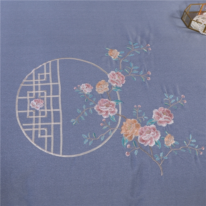 91家纺网 家纺一手货源 找家纺 浩情国际婚庆供货中心 2026新款秋冬60S高端全棉刺绣磨毛系列 花开满庭-银灰