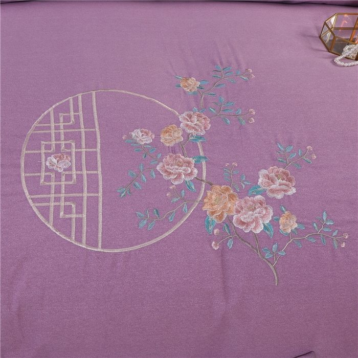 91家纺网 家纺一手货源 找家纺 浩情国际婚庆供货中心 2026新款秋冬60S高端全棉刺绣磨毛系列 花开满庭-紫豆沙