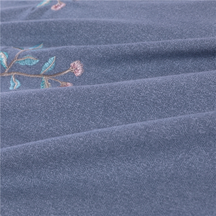 91家纺网 家纺一手货源 找家纺 浩情国际婚庆供货中心 2026新款秋冬60S高端全棉刺绣磨毛系列 花开满庭-银灰