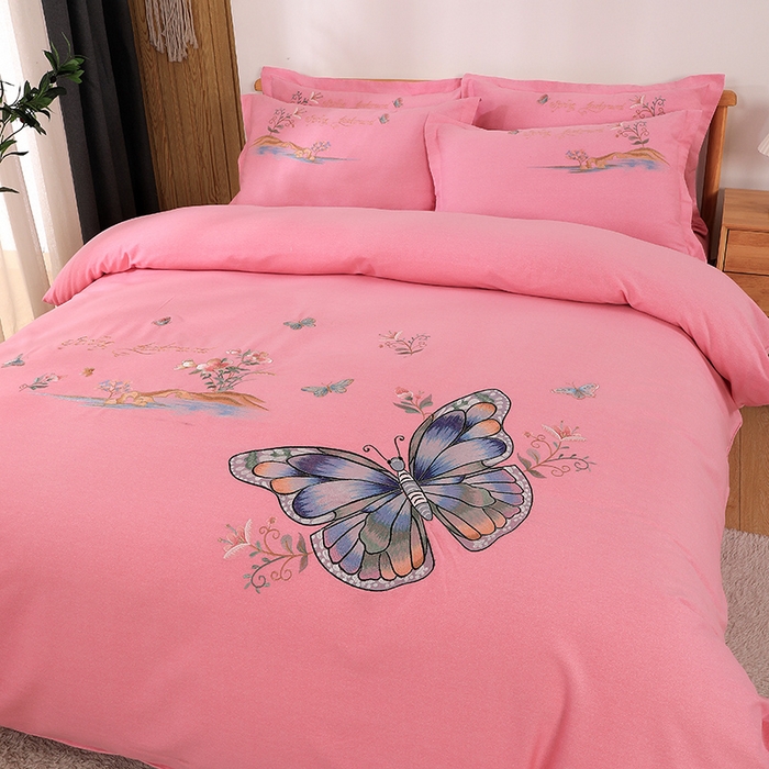 91家纺网 家纺一手货源 找家纺 浩情国际婚庆供货中心 2026新款秋冬60S高端全棉刺绣磨毛系列 翩翩蝶影-公主粉