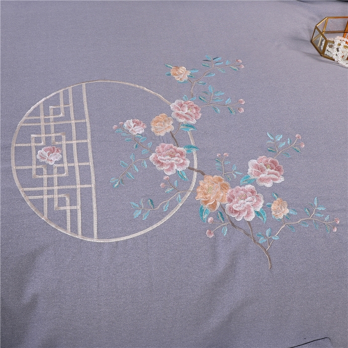 91家纺网 家纺一手货源 找家纺 浩情国际婚庆供货中心 2026新款秋冬60S高端全棉刺绣磨毛系列 花开满庭-气质灰