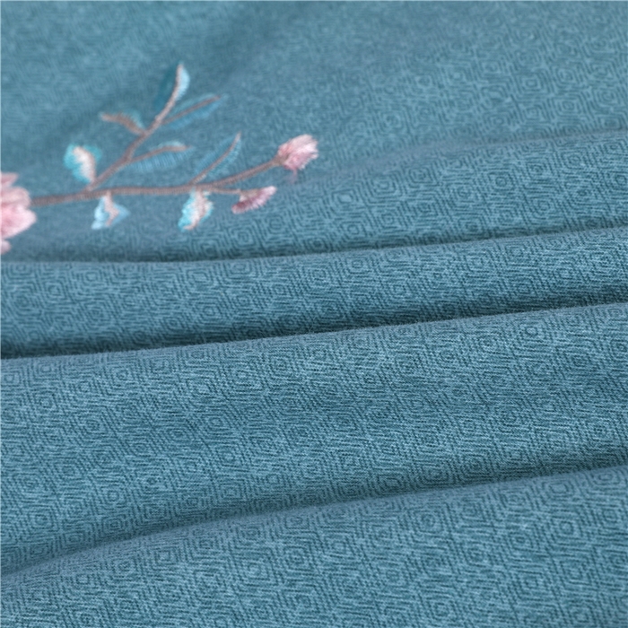 91家纺网 家纺一手货源 找家纺 浩情国际婚庆供货中心 2026新款秋冬60S高端全棉刺绣磨毛系列 花开满庭-蓝灰