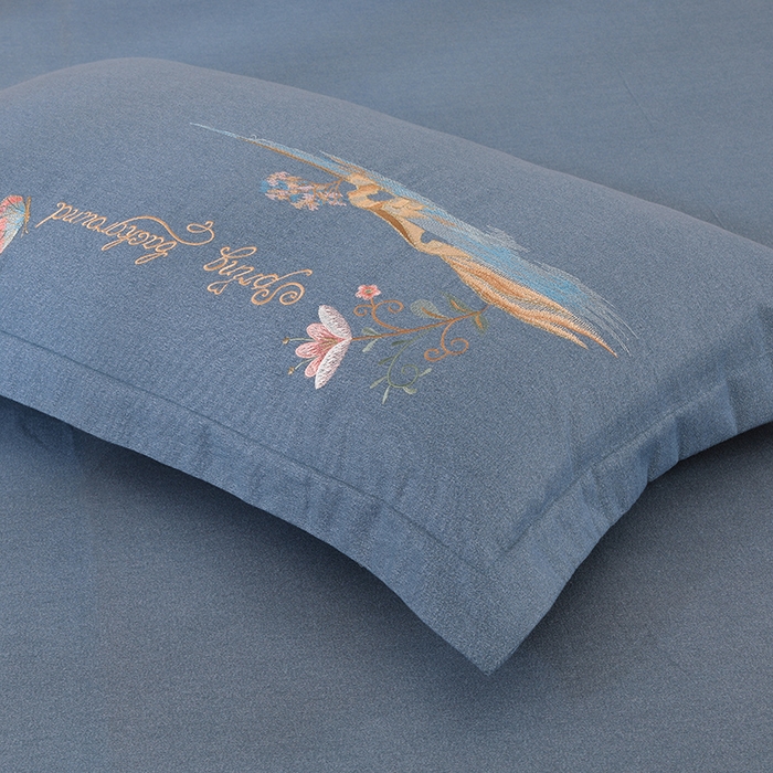 91家纺网 家纺一手货源 找家纺 浩情国际婚庆供货中心 2026新款秋冬60S高端全棉刺绣磨毛系列 翩翩蝶影-银灰