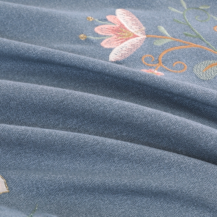 91家纺网 家纺一手货源 找家纺 浩情国际婚庆供货中心 2026新款秋冬60S高端全棉刺绣磨毛系列 翩翩蝶影-银灰