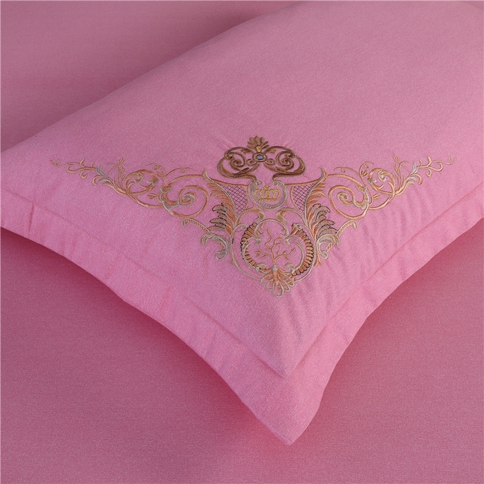 91家纺网 家纺一手货源 找家纺 浩情国际婚庆供货中心 2026新款秋冬60S高端全棉刺绣磨毛系列 ‌北欧风情-樱花粉