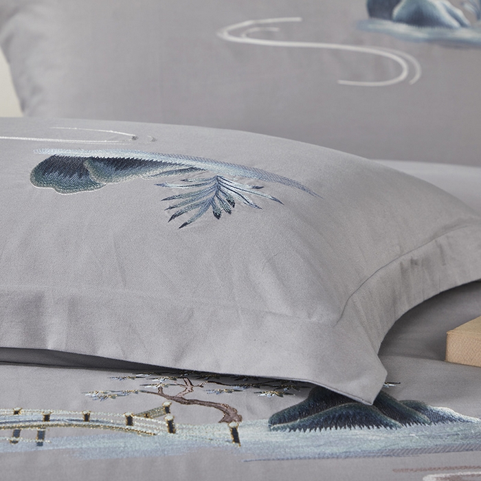 91家纺网 家纺一手货源 找家纺 浩情国际婚庆供货中心 2026新品- 秋冬高支密全棉长绒棉磨毛高端刺绣系列四件套 山水情-浅灰