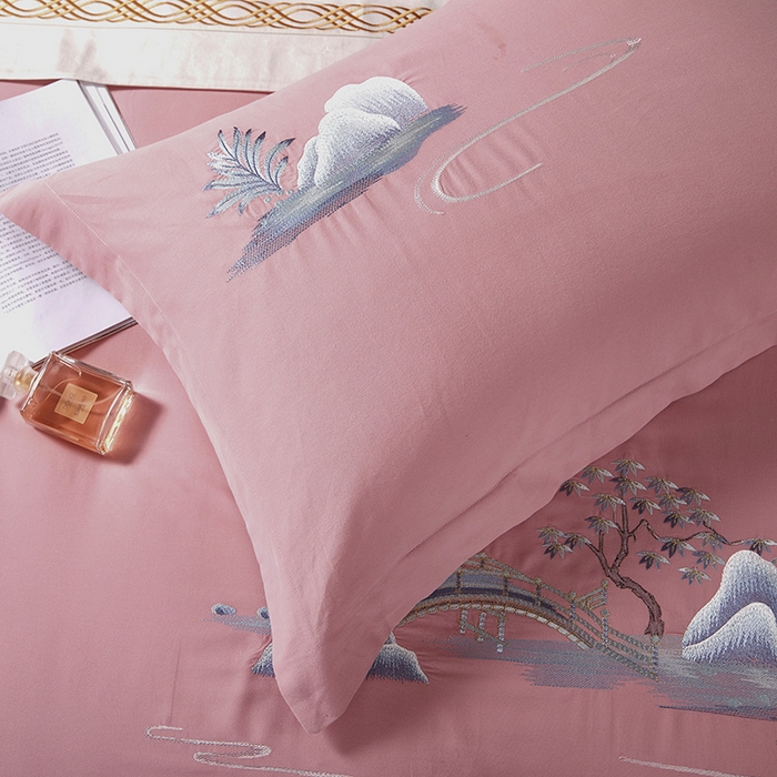 91家纺网 家纺一手货源 找家纺 浩情国际婚庆供货中心 2026新品- 秋冬高支密全棉长绒棉磨毛高端刺绣系列四件套 山水情-豆沙